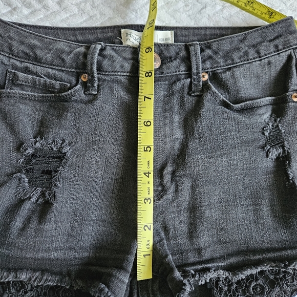 Mudd FLX Stretch High-Rise Shortie Black Denim Shorts Size 5 - Picture 6 of 11